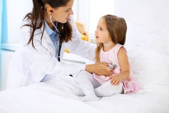 متخصص اطفال کودک بچه دختر بچه خردسال معاینه کودک2