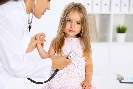 متخصص اطفال کودک بچه دختر بچه خردسال معاینه کودک3