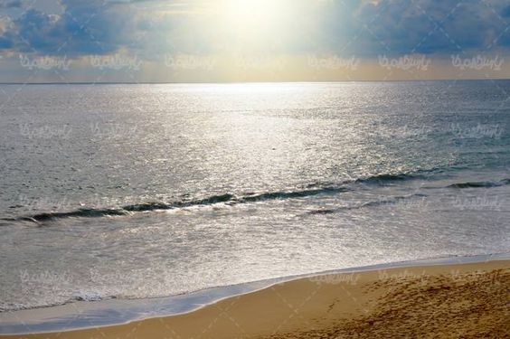 دریا نور خورشید منظره چشم انداز آسمان آبی ساحل شنی