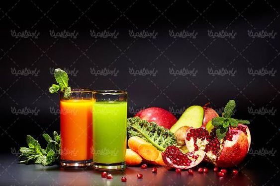 آبمیوه آب میوه طبیعی تزئین لیوان آب میوه انار آب هویج1