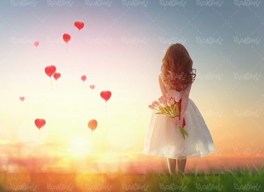 آتلیه عکاسی دسته گل غروب خورشید دختر بچه