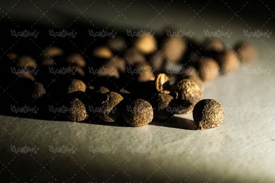 ادویه فروشی, دانه های نکوبیده فلفل سیاه  ,عطاری