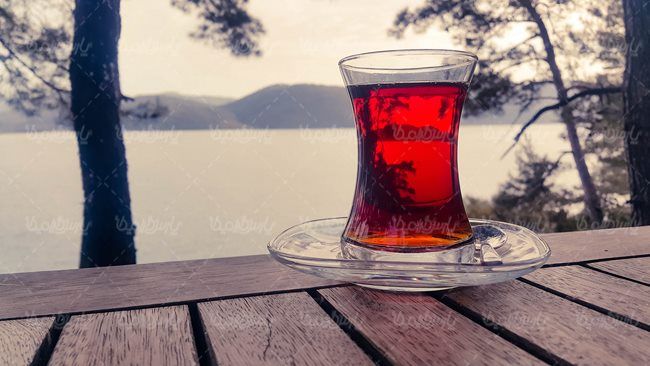 استکان کمر باریک چای نیمکت چوبی