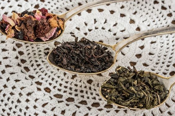 قاشق دمنوش گیاهی گیاهان دارویی
