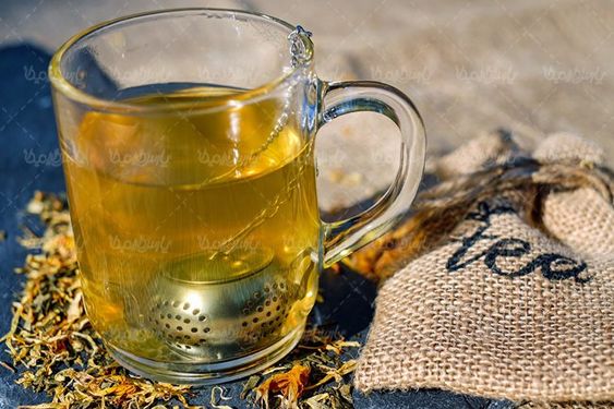 دمنوش گیاهی استکان چای سبز