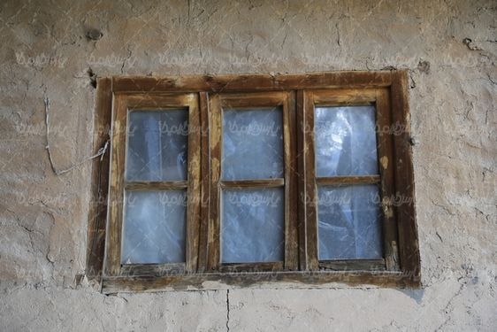 پنجره چوبی قدیمی