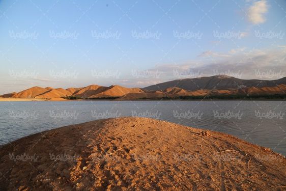 چشم انداز زیبای دریاچه