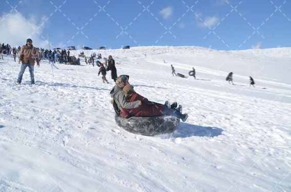 تصویر با کیفیت تفریحات زمستانی