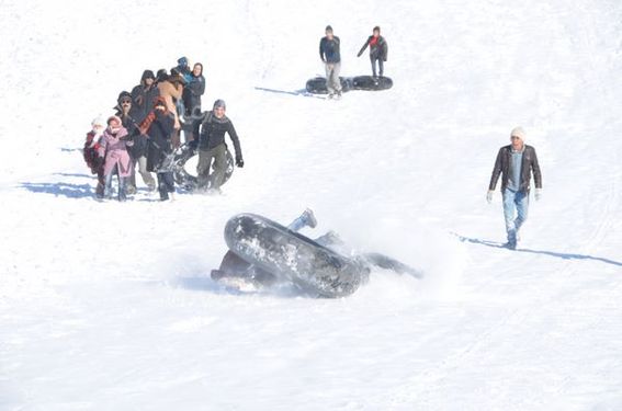 تصویر با کیفیت تفریحات زمستانی