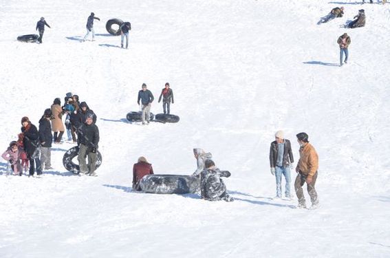 تصویر با کیفیت تفریحات زمستانی