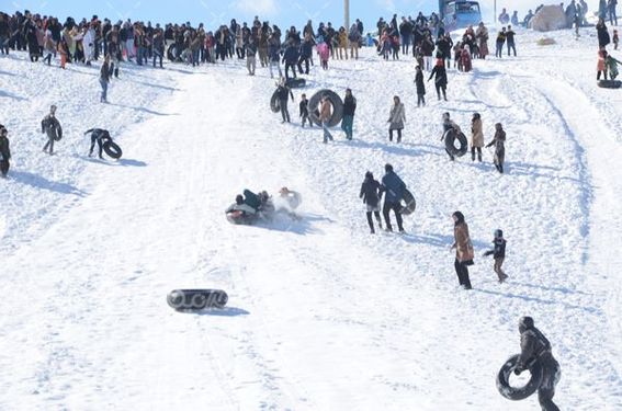 دانلودتصویر  با کیفیت تفریحات زمستانی