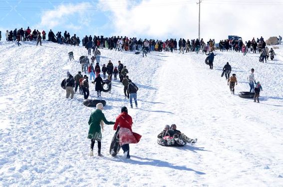 دانلودتصویر  با کیفیت تیوپ سواری