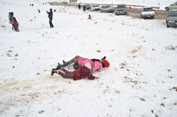 دانلود تصویر تفریحات زمستانی