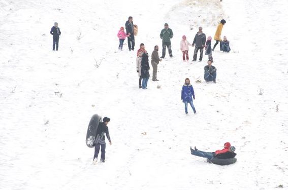 دانلود تصویر با کیفیت تیوپ سواری