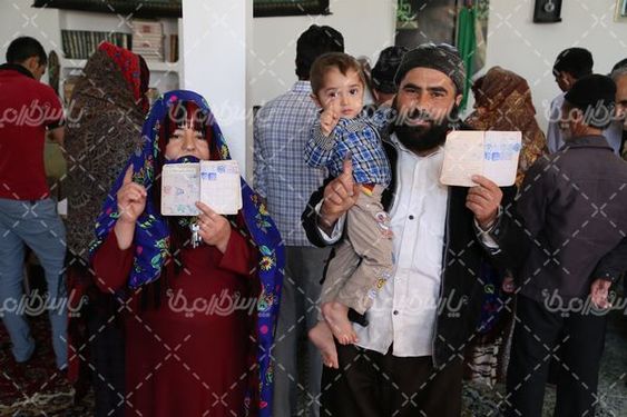 دانلود تصویر حضور خانوادها در انتخابات
