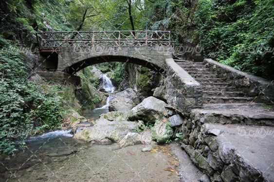 دانلود تصویر با کیفیت آبشار زیبا