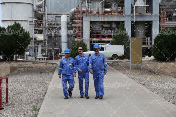 عکس پرسنل کارخانه پتروشیمی