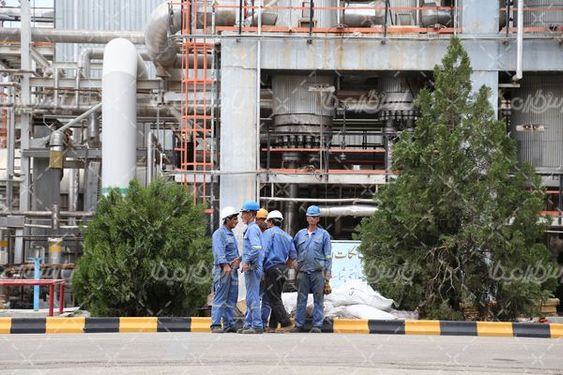 عکس پرسنل کارخانه پتروشیمی