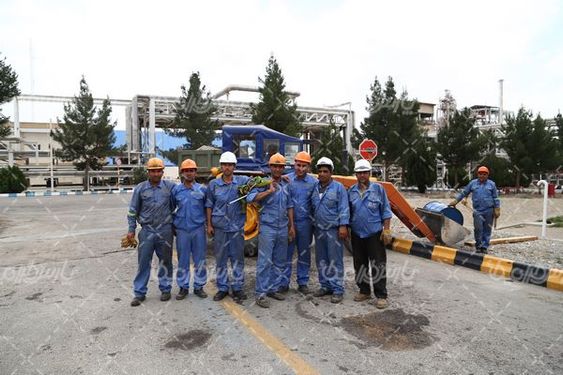 تصویر پرسنل کارخانه پتروشیمی