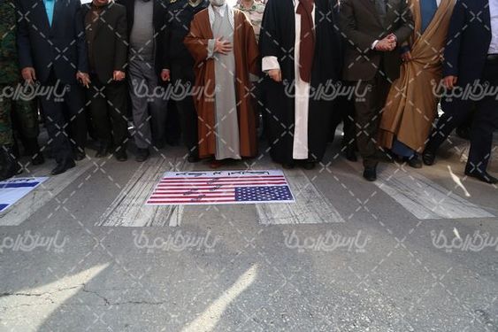راهپیمایی 22 بهمن و لگد کردن پرچم آمریکا