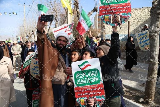 تصویر حضور کودکان در راهپیمایی 22 بهمن