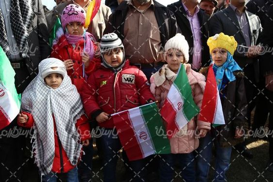 تصویر باکیفیت کودکان در راهپیمایی 22 بهمن