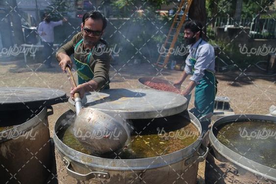 تصویر تهیه آش نذری