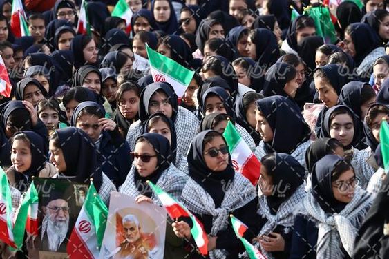تصویر مراسم نمادین ورود امام به ایران