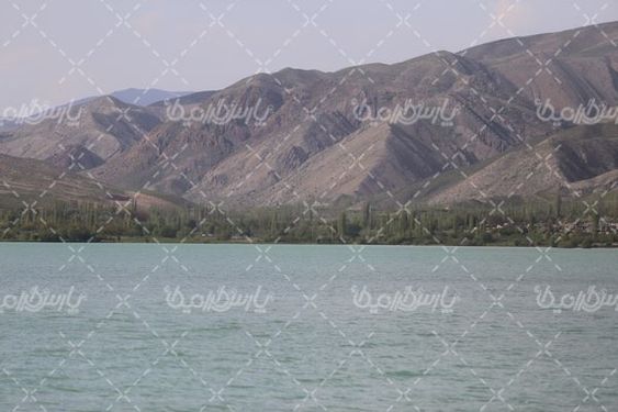 چشم انداز زیبا از دریاچه