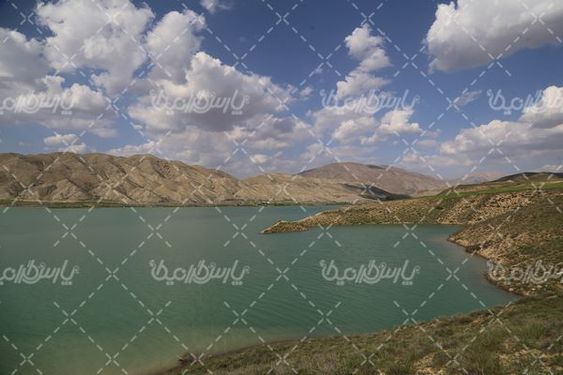 چشم انداز زیبا از دریاچه