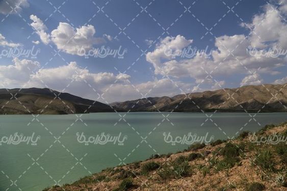 چشم انداز زیبا از دریاچه