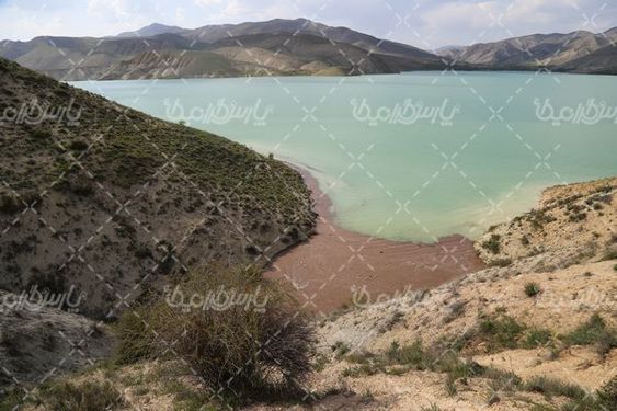 چشم انداز زیبا از دریاچه