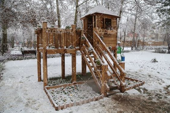 برف روی المان های نوروزی