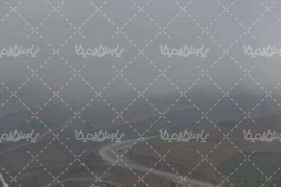 تصویر با کیفیت منظره مه آلود