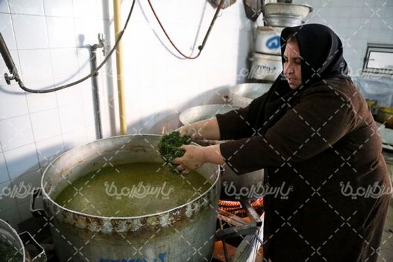 طبخ آش نذری