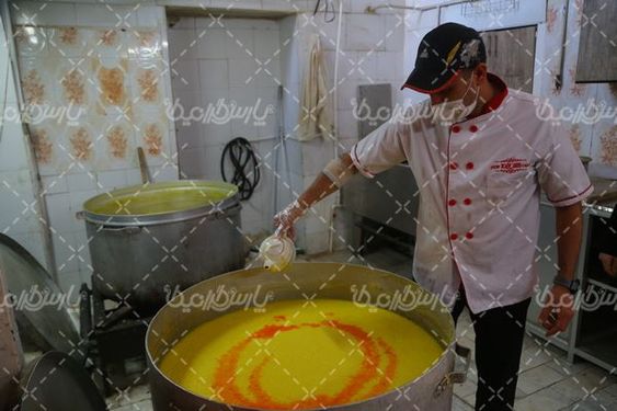 پخت شله زرد نذری