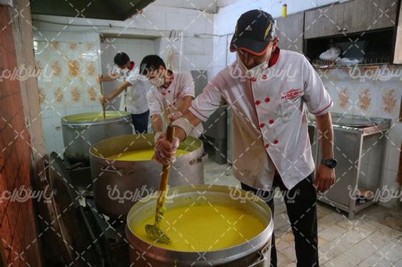 پخت شله زرد نذری