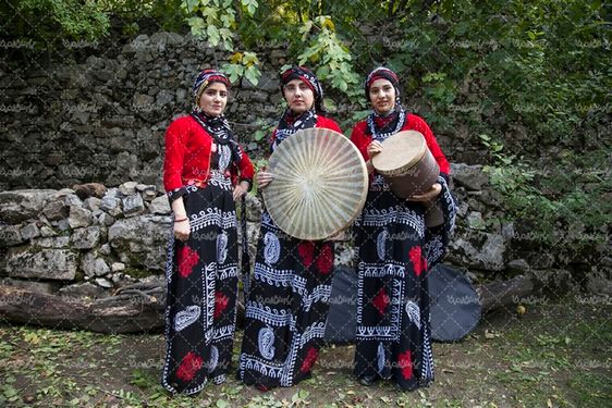لباس های سنتی گروه موسیقی پاوه