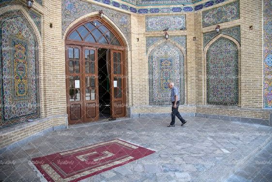 در ورودی مسجد عمادالدوله
