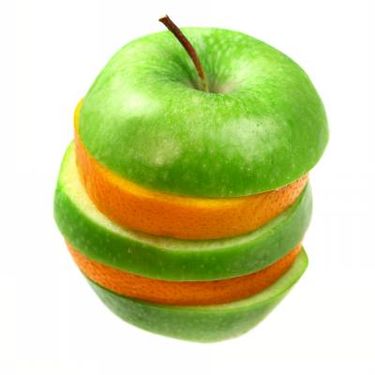 قطعات میوه سیب پرتقال آبمیوه