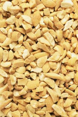 خشکبار بادام زمینی 