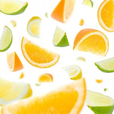 آبمیوه قطعات میوه لیمو پرتقال