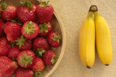 توت فرنگی موز میوه