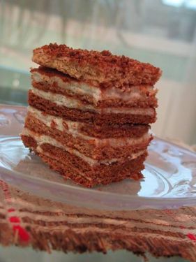 کیک خامه ای جشن تولد شیرینی قنادی