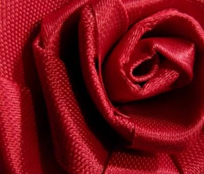 پارچه قرمز گل