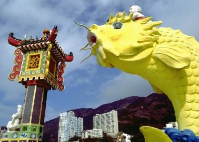 مجسمه اژدها توریست گردشگری