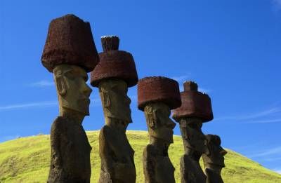 مجسمه تاریخی جهانگردی گردشگری