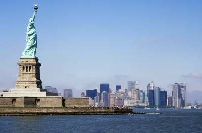 مجسمه آزادی جهانگردی توریست