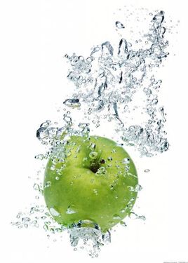 آب شگفت انگیز قطره میوه سیب