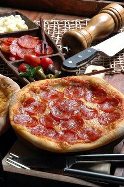 پیتزا فست فود غذا اغذیه چاقو گوجه